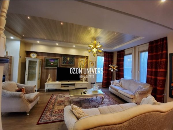 Tirane, shitet Vile , 550 m² 1.100.000 € (farke)