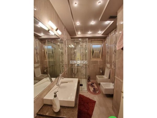 Tirane, shitet Vile , 550 m² 1.100.000 € (farke)