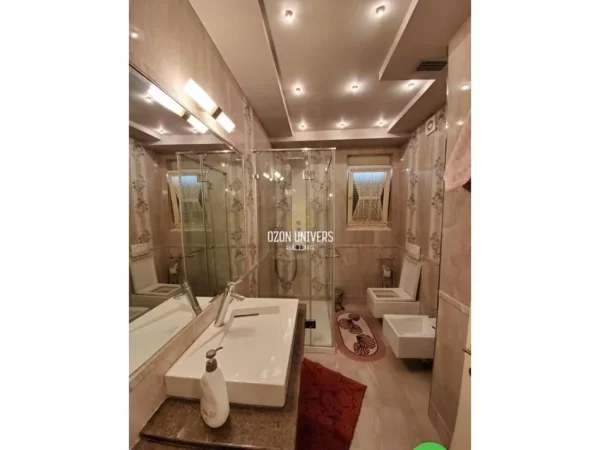 Tirane, shitet Vile , 550 m² 1.100.000 € (farke)