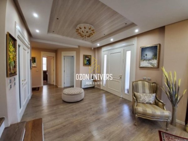 Tirane, shitet Vile , 550 m² 1.100.000 € (farke)