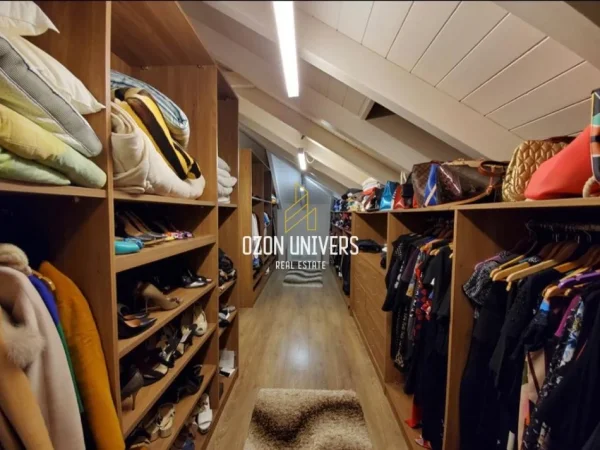 Tirane, shitet Vile , 550 m² 1.100.000 € (farke)