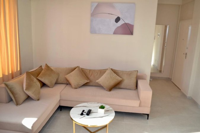 Jepet Super Apartament 1+1 me Qera tek Rruga e Barrikadave 3 minuta nga Sheshi Skenderbej), Kati 7, 62 m² 700 €uro
