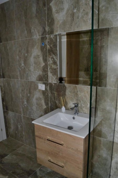 Jepet Super Apartament 1+1 me Qera tek Rruga e Barrikadave 3 minuta nga Sheshi Skenderbej), Kati 7, 62 m² 700 €uro
