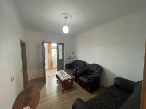 Tirane, shitet apartament 2+1+Ballkon , 94 m² 120.000 € (PALLATI ME SHIGJETA)
