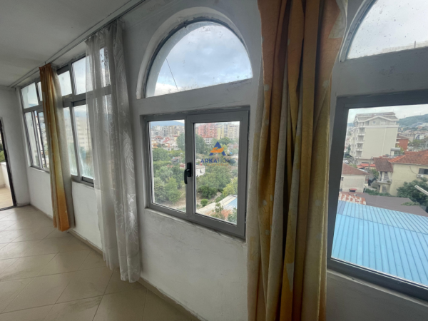 Tirane, shitet apartament 2+1+Ballkon , 94 m² 120.000 € (PALLATI ME SHIGJETA)
