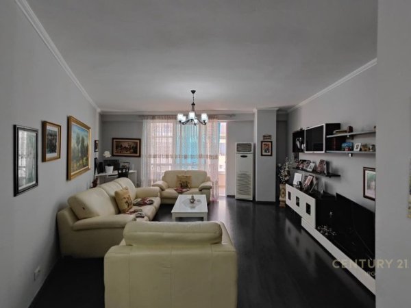 Tirane, shitet apartament 2+1 Kati 3, 124 m² 164.000 € (Astir)