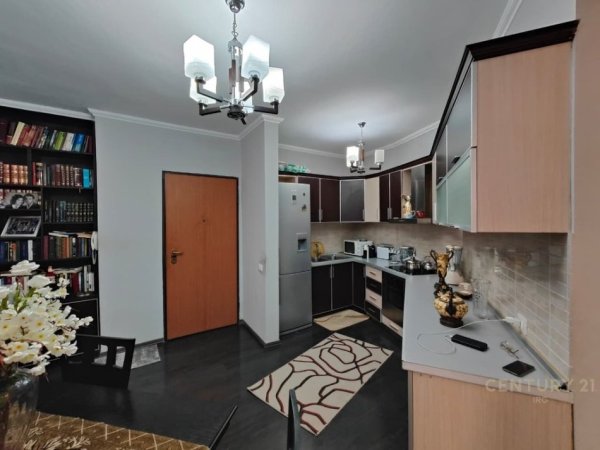 Tirane, shitet apartament 2+1 Kati 3, 124 m² 164.000 € (Astir)