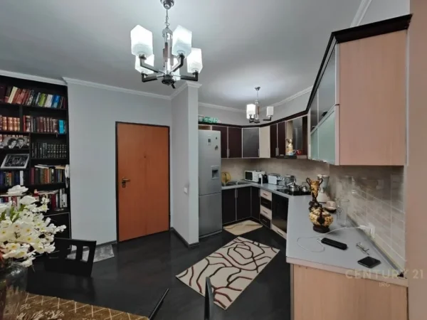 Tirane, shitet apartament 2+1 Kati 3, 124 m² 164.000 € (Astir)