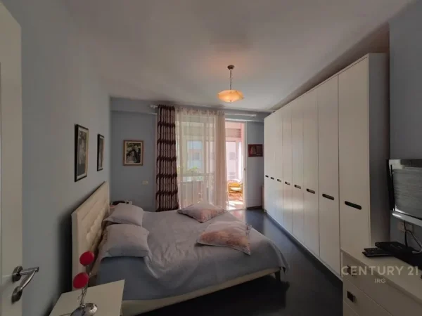 Tirane, shitet apartament 2+1 Kati 3, 124 m² 164.000 € (Astir)