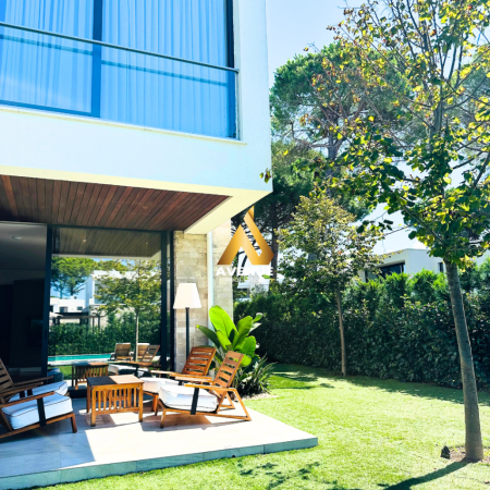 Green and White Minimalist House for Sale Facebook Post - 2025-09-12T150907.589.png
