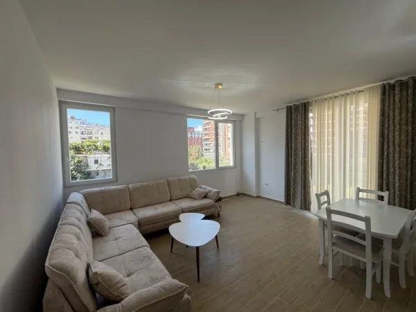 Tirane, jepet me qera apartament 2+1 Kati 4, 500 € (Astir)