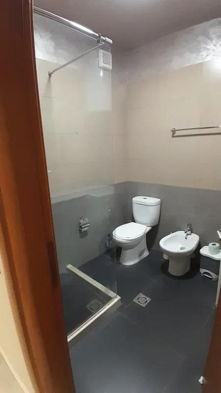Tirane, jepet me qera apartament 1+1+Aneks+Ballkon Kati 7, 78 m² 500 € (Yzberisht, Bulevardi!)