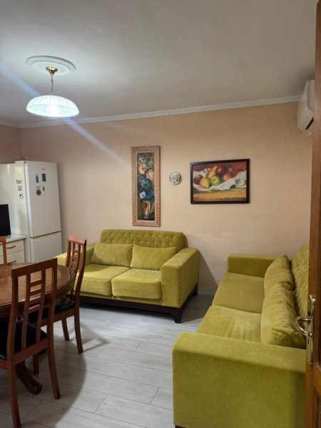 Tirane, jepet me qera apartament 1+1+Ballkon Kati 1, 65 m² 550 € 