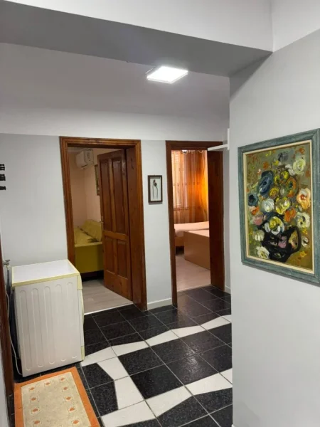 Tirane, jepet me qera apartament 1+1+Ballkon Kati 1, 65 m² 550 € 