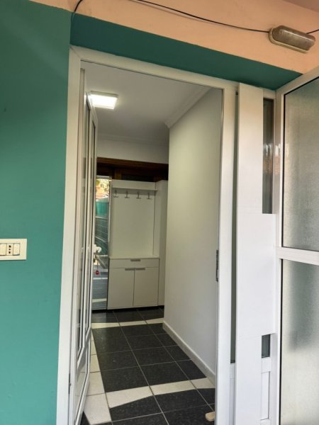 Tirane, jepet me qera apartament 1+1+Ballkon Kati 1, 65 m² 550 € 