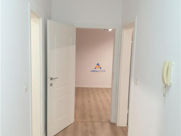 Tirane, jepet me qera apartament 1+1 Kati 1, 76 m² 900 € (RRUGA BRIGADE VIII,BLLOK)