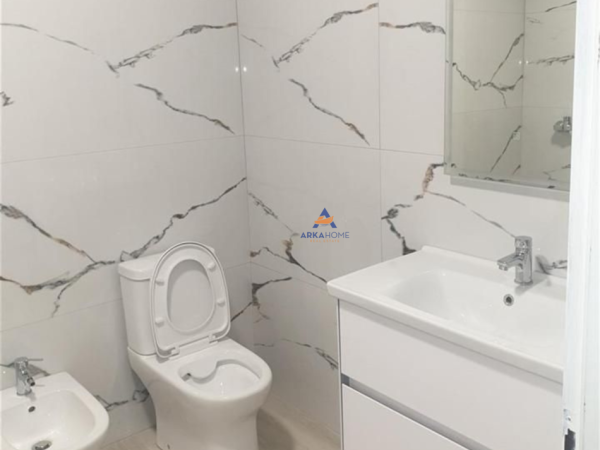 Tirane, jepet me qera apartament 1+1 Kati 1, 76 m² 900 € (RRUGA BRIGADE VIII,BLLOK)