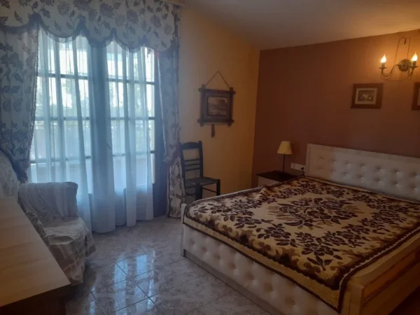 Tirane, jepet me qera apartament 2+1+Ballkon Kati 1, 96 m² 600 € 