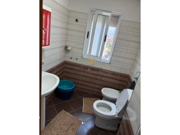 Tirane, shitet apartament 2+1 Kati 5, 102 m² 130.000 € (Laprake)