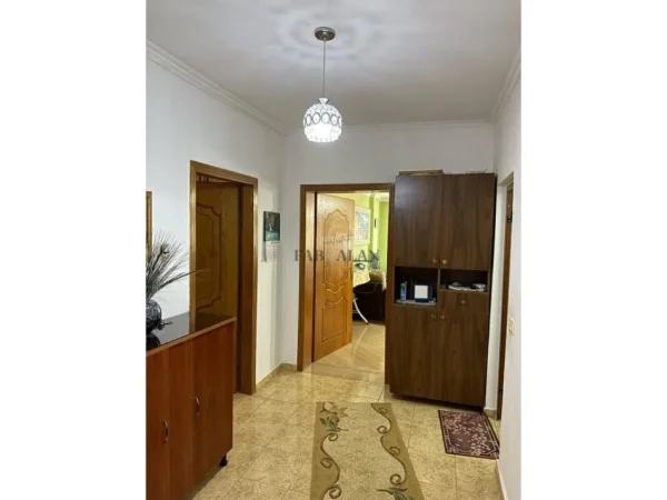 Tirane, shitet apartament 2+1 Kati 5, 102 m² 130.000 € (Laprake)