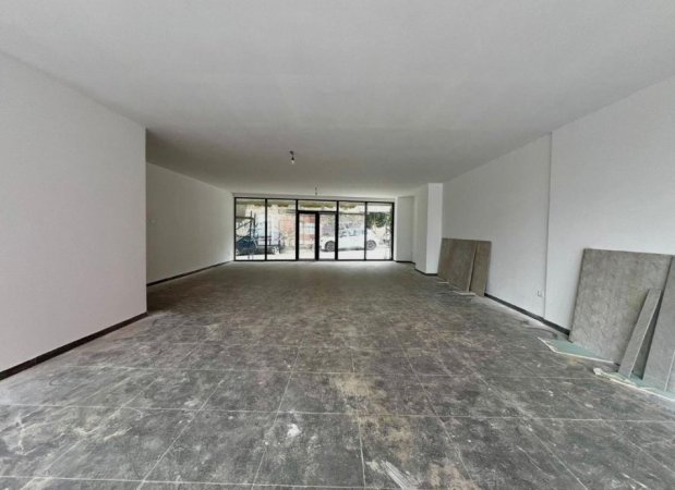 Tirane, jepet me qera dyqan Kati 0, 120 m² 1.200 € (RRUGA E DIBRES)