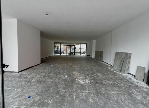 Tirane, jepet me qera dyqan Kati 0, 120 m² 1.200 € (RRUGA E DIBRES)