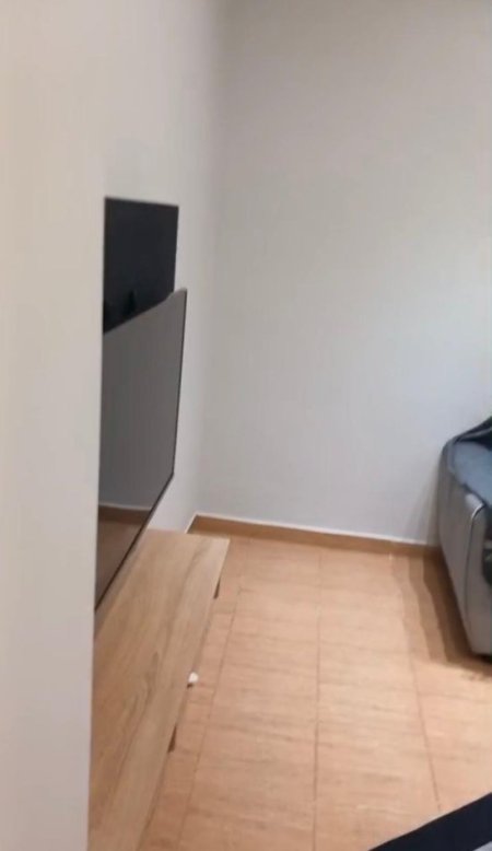 Tirane, jepet me qera apartament 1+1+Ballkon Kati 4, 65 m² 550 € 