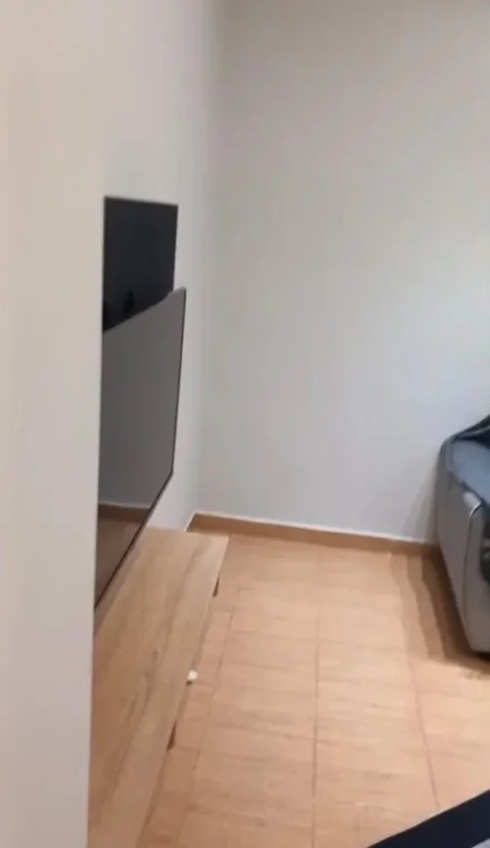 Tirane, jepet me qera apartament 1+1+Ballkon Kati 4, 65 m² 550 € 