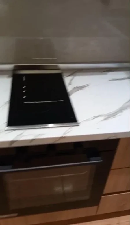 Tirane, jepet me qera apartament 1+1+Ballkon Kati 4, 65 m² 550 € 