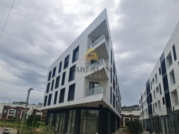 Tirane, jepet me qera apartament 1+1+Post parkimi, Kati 2, 80 m² 1.200 € (Liqeni i Thate)