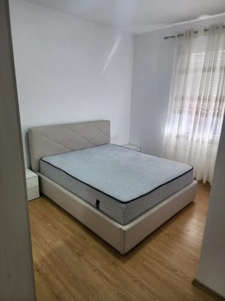 Tirane, jepet me qera apartament 2+1 Kati 3, 90 m² 650 € (Universiteti i Mjeksis)