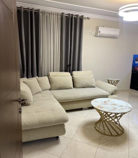 Tirane, jepet me qera apartament 1+1 Kati 1, 70 m² 500 € (KINOSTUDIO)