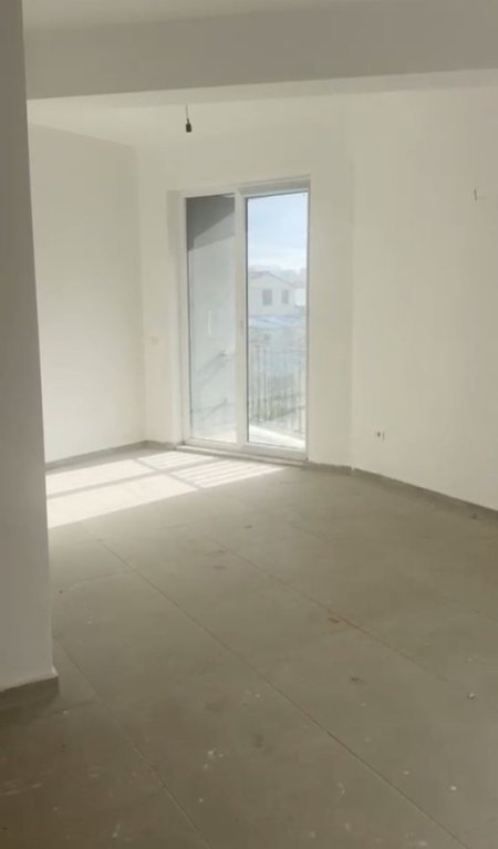 Tirane, jepet me qera apartament 1+1+Ballkon Kati 2, 65 m² 350 €