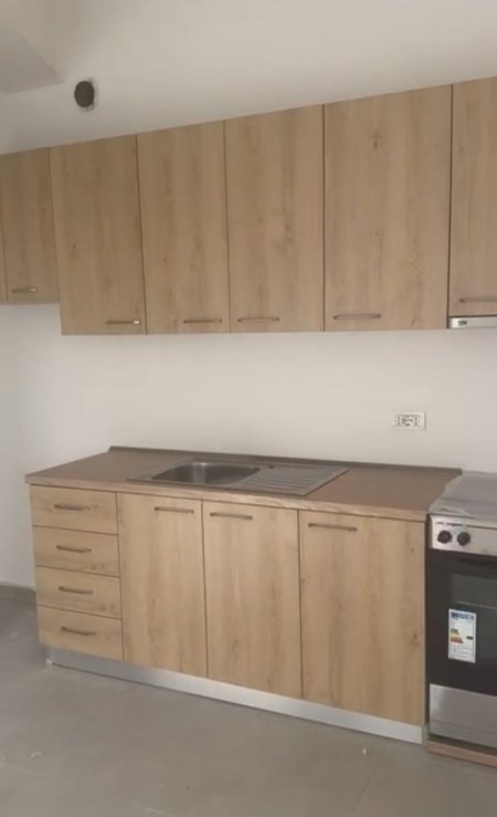 Tirane, jepet me qera apartament 1+1+Ballkon Kati 2, 65 m² 350 €