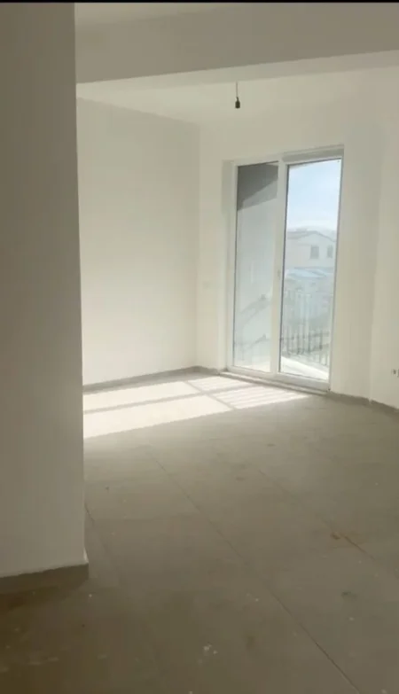 Tirane, jepet me qera apartament 1+1+Ballkon Kati 2, 65 m² 350 €