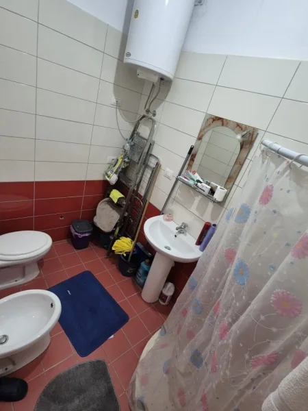 Tirane, jepet me qera apartament 1+1+Ballkon Kati 1, 70 m² 450 € 