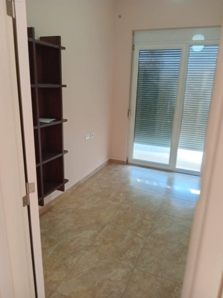 Apartament 2+1 me qera tek kodra e Diellit (470 Euro)
