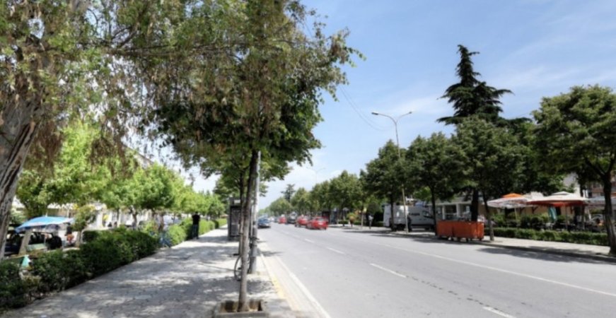 Tirane, shitet , 500 m² 250.000 € (Kombinat)
