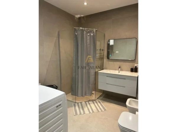 Tirane, jepet me qera apartament 3+1 Kati 6, 1.000 € (Ish Parku)