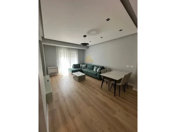 Tirane, jepet me qera apartament 3+1 Kati 6, 1.000 € (Ish Parku)