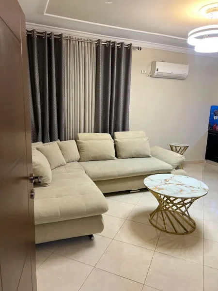 Tirane, jepet me qera Vile 1+1+Ballkon Kati 1, 70 m² 500 € (kodra e priftit)