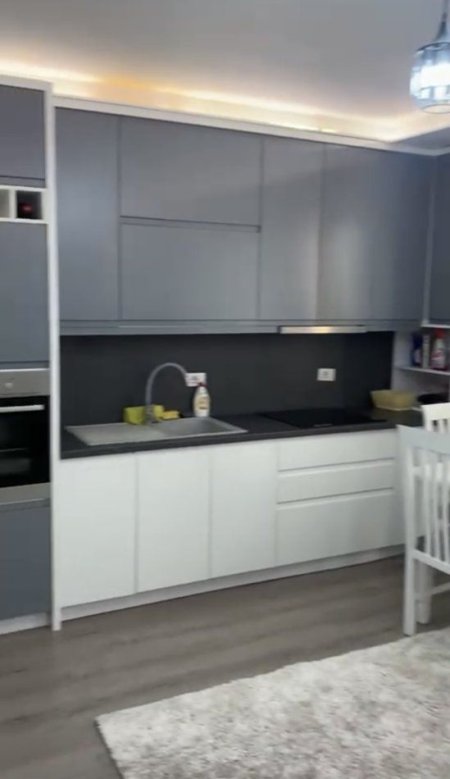 Shqiperi, jepet me qera apartament 2+1 Kati 1, 72 m² 600 € (SELITE)