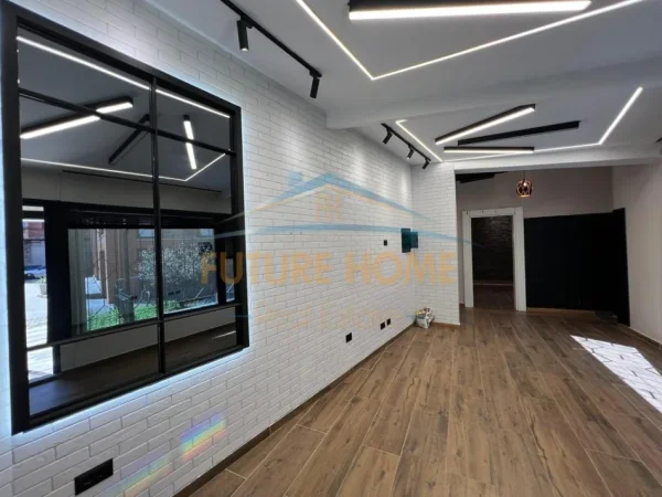 Tirane, jepet me qera ambjent biznesi Kati 0, 60 m² 700 € (Rruga Frosina Plaku , 21 Dhjetori)