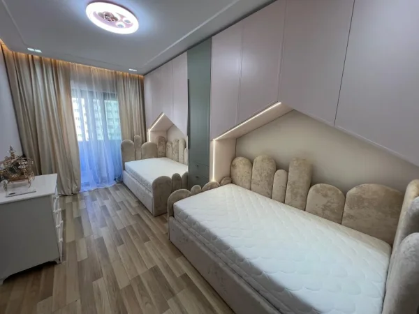 Tirane, jap me qera apartament 2+1+Ballkon Kati 6, 117 m² 1.000 € (Oasis Residence)