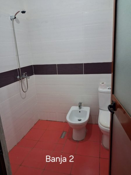 Tirane, jepet me qera Vile 3+1 Kati 2, 120 m² 450 € (Allias)