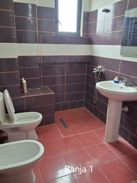Tirane, jepet me qera Vile 3+1 Kati 2, 120 m² 450 € (Allias)