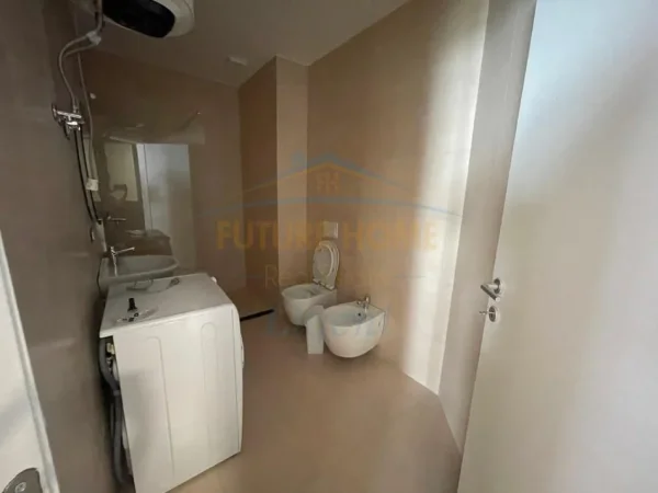 Tirane, jepet me qera apartament 1+1 Kati 2, 63 m² 600 € (Liqeni i Thate)