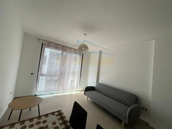 Tirane, jepet me qera apartament 1+1 Kati 2, 63 m² 600 € (Liqeni i Thate)