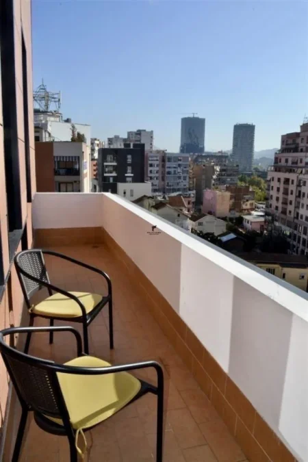 Tirane, jepet me qera apartament 1+1 Kati 7, 62 m² 700 € (RRUGA BARRIKADAVE)