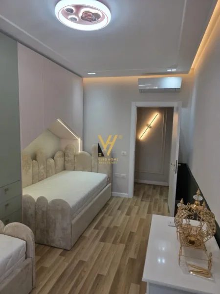 Tirane, jepet me qera apartament 2+1+Ballkon Kati 7, 107 m² 1.000 € (ASTIR)